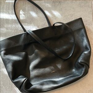 Cuyana Classic Leather Tote